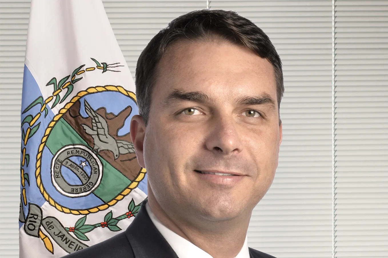 Flávio Bolsonaro avança ao segundo turno e PL amplia força no Congresso